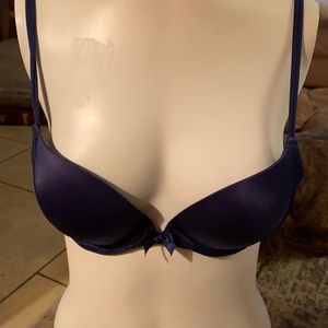 Victoria’s Secret black bra size 36A